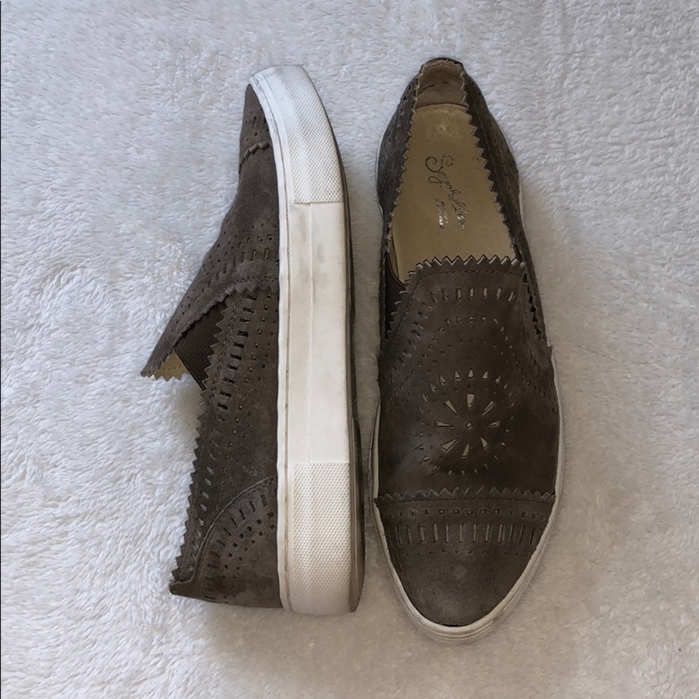 platformed slip on‘s